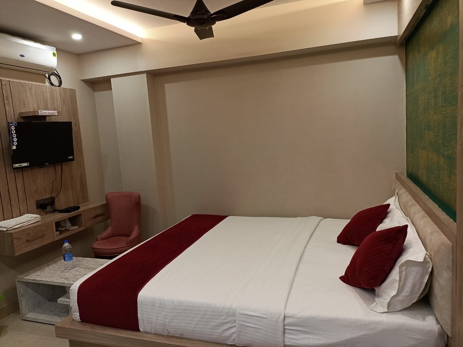 deluxe-room